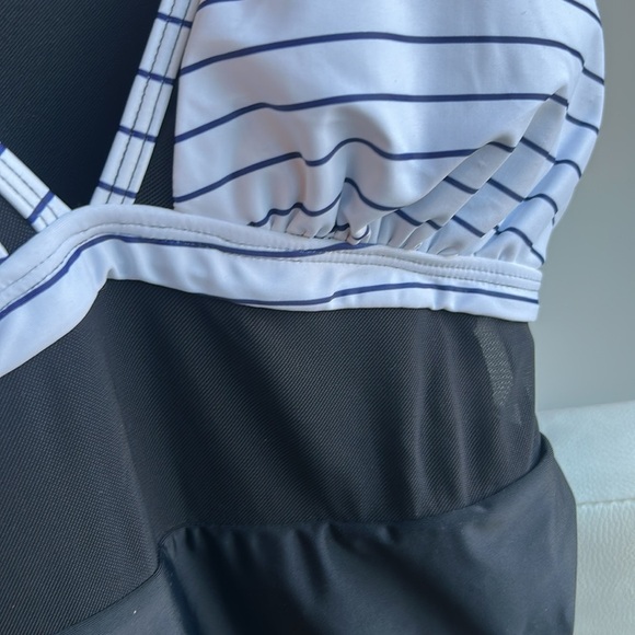 Striped V-neck tummy control one piece monokini with sheer mesh high waist. - Picture 7 of 16